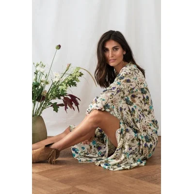 Create a timeless wardrobe with fashionable pieces   Lollys Laundry Kaia Dress